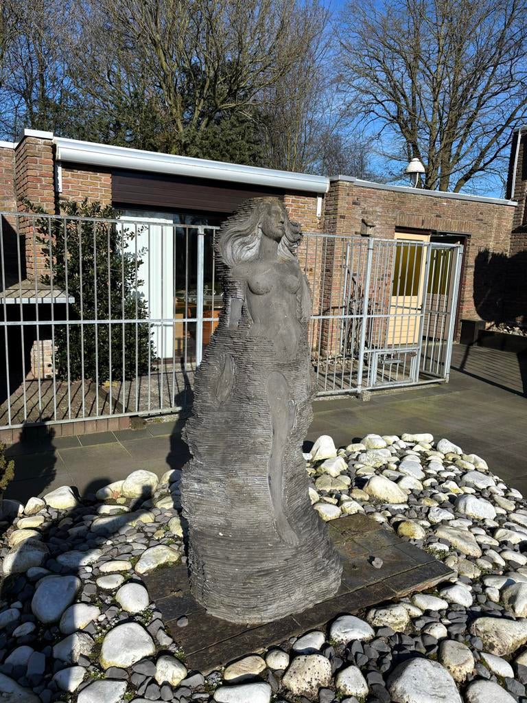 Uniek stenen tuinbeeld - Naakte vrouw 165 cm, Tuin en Terras, Tuinbeelden, Ophalen, Gebruikt, Steen, Mensenbeeld