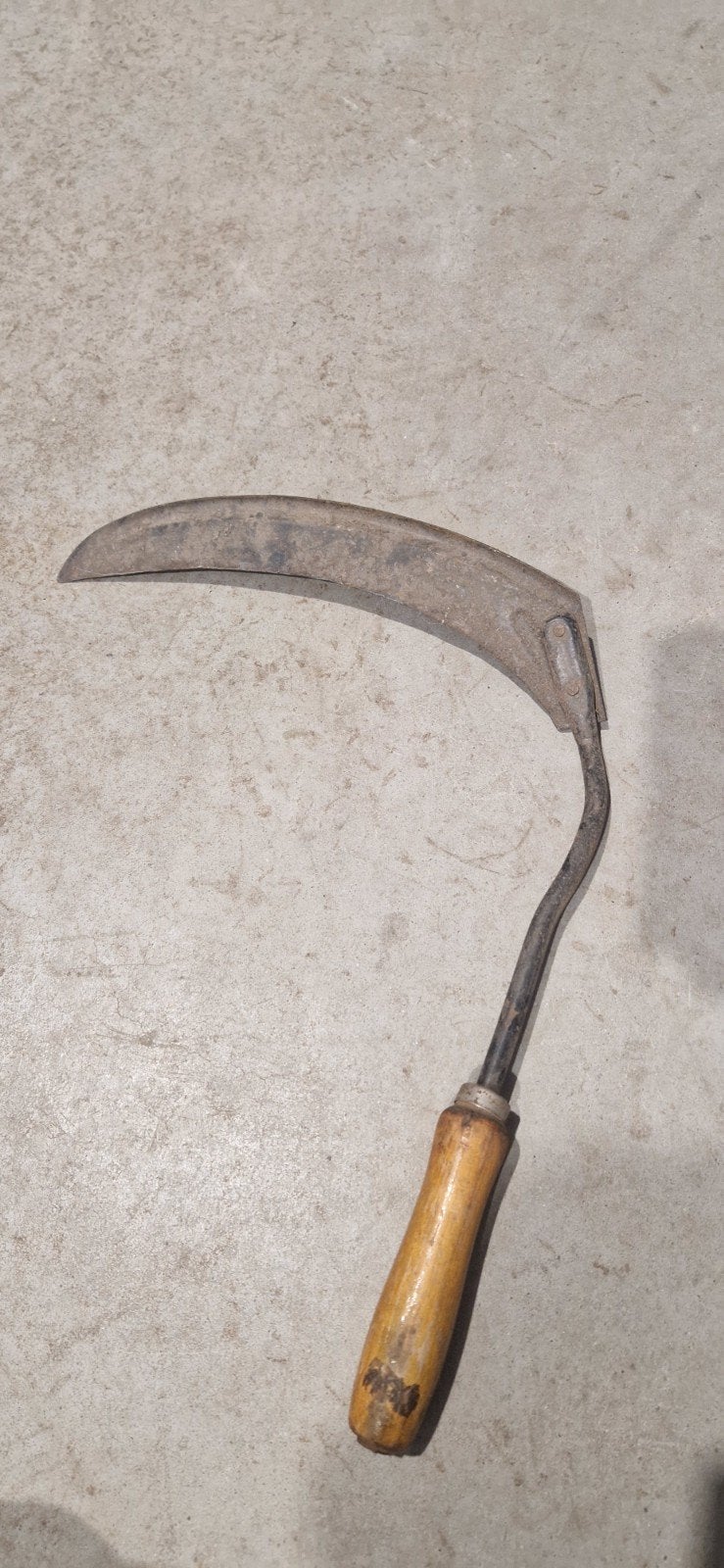 Oude sikkel met houten handvat, Ophalen, Gebruikt, Snijgereedschap, Overige merken