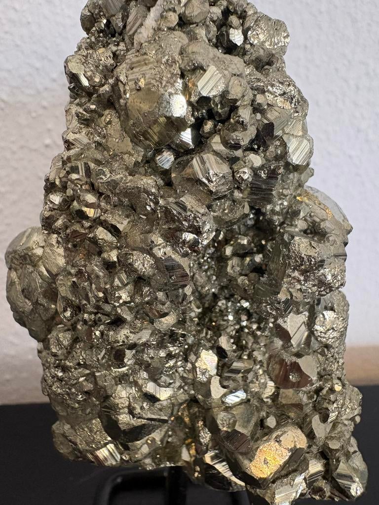 Pyriet op standaard - Glinsterend mineraal, Ophalen of Verzenden, Mineraal