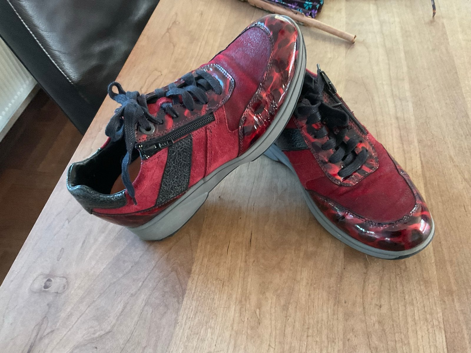 Xsensible Stretchwalker sneakers rood/zwart maat 39, Ophalen of Verzenden, Zo goed als nieuw, Rood, Sneakers of Gympen