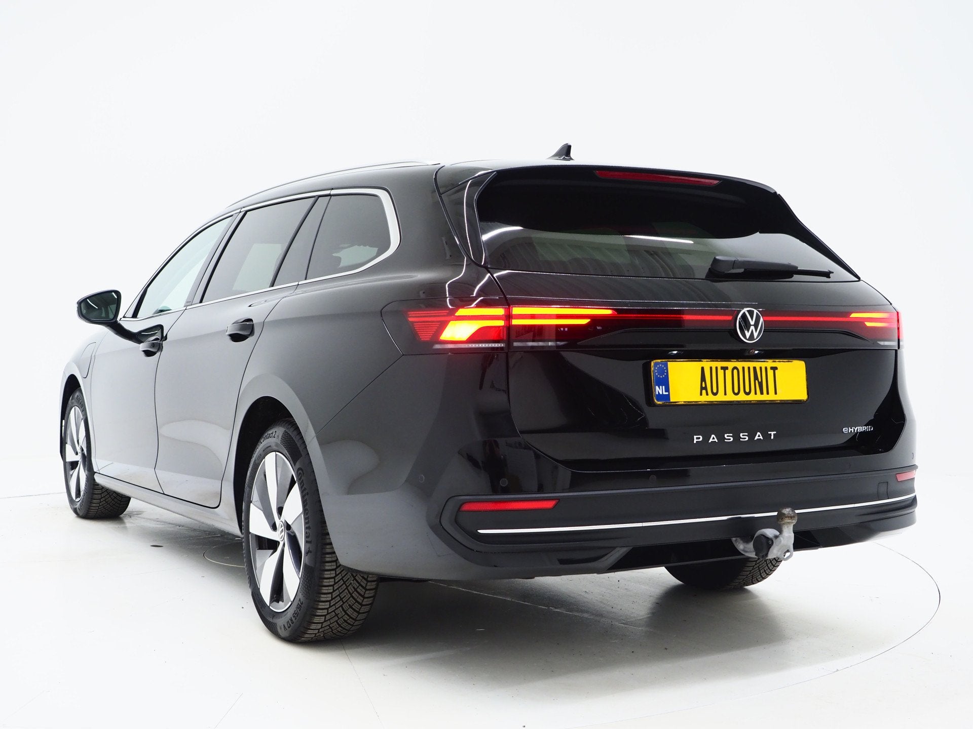 Volkswagen Passat Variant 1.5 eHybrid Business | Leder/Alcan, 77 km/l, Zwart, 4 cilinders, Verwarmde buitenspiegels