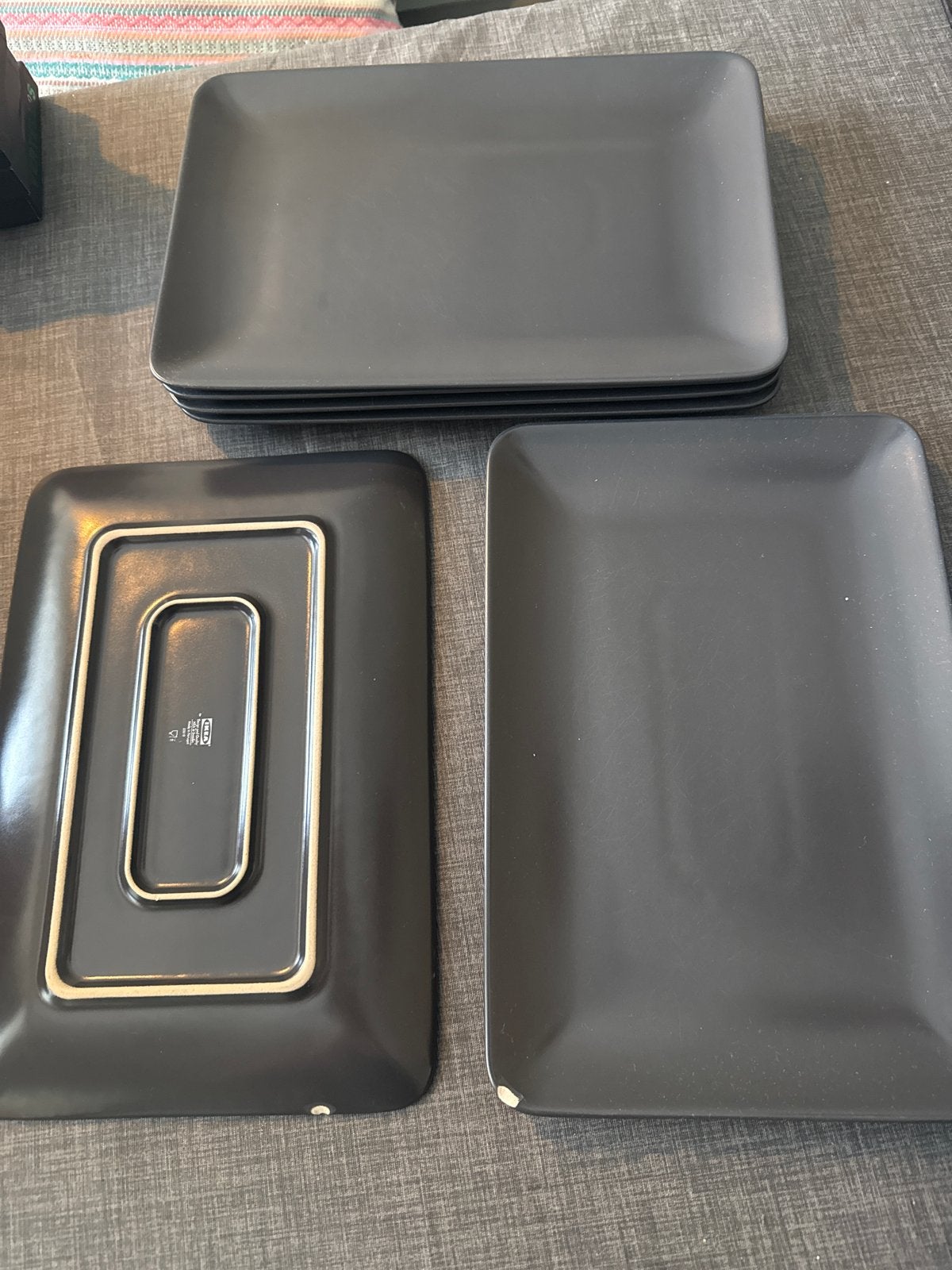 6 IKEA FÄRGKLAR borden (30x20 cm) - 4 z.g.a.n., 2 met chip, Ophalen of Verzenden, Gebruikt, Keramiek, Bord(en)