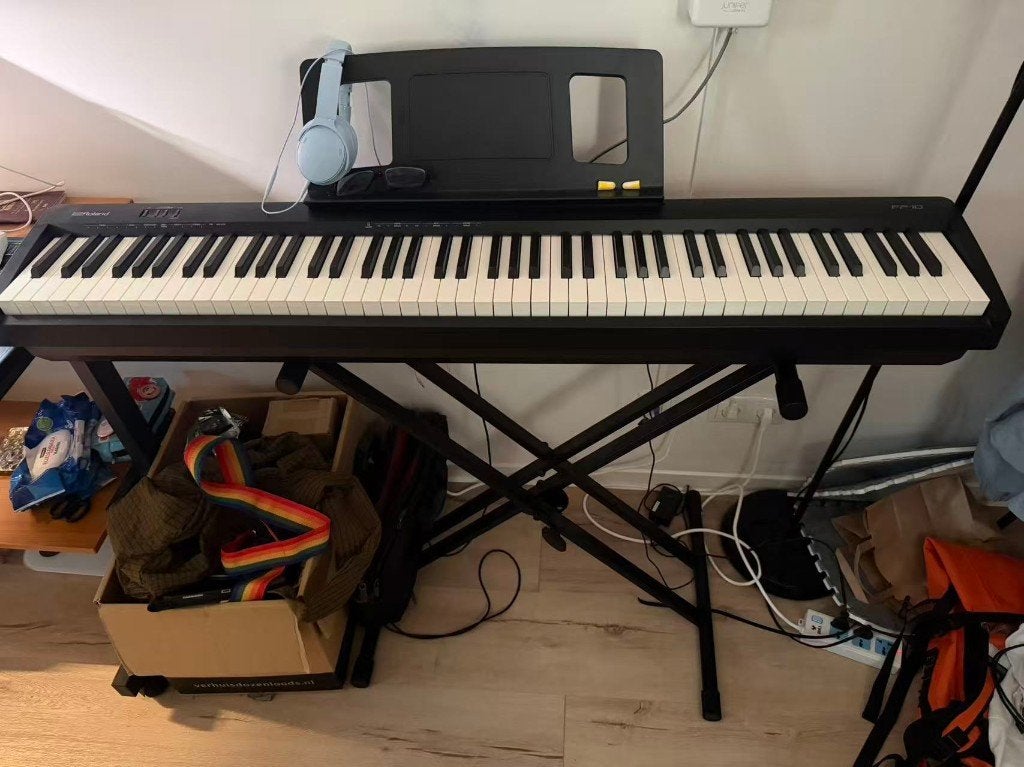 Roland FP-10 Digitale Piano Met Standaard en padaal, Zwart, Digitaal, Ophalen of Verzenden, Zo goed als nieuw