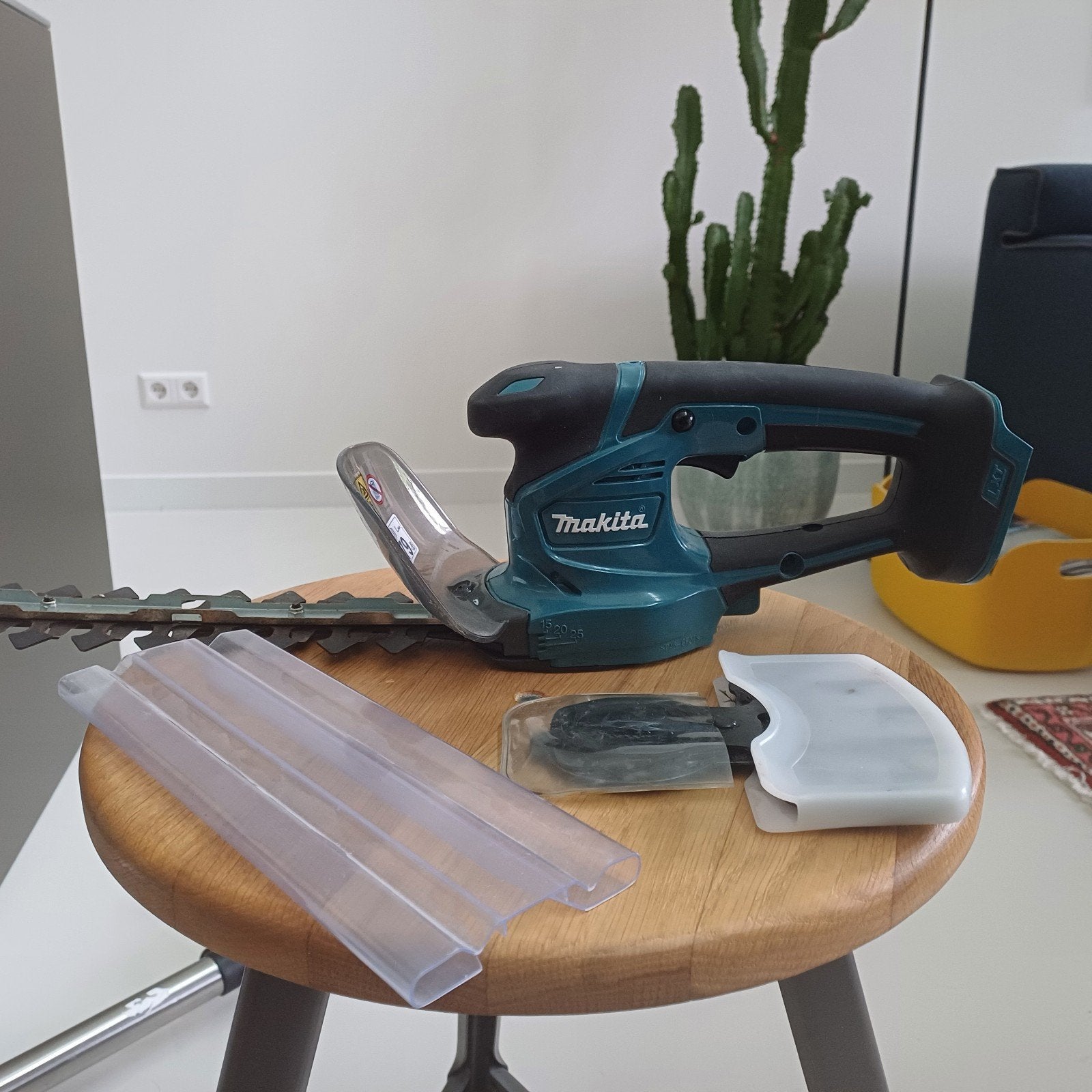Makita DUM111 hegge-/buxusschaar zonder batterij., Tuin en Terras, Heggenscharen, Ophalen of Verzenden, Gebruikt, Accu, Makita