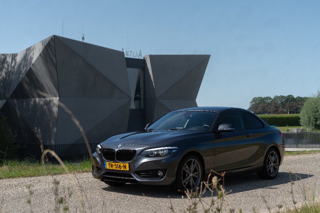 BMW 2-Serie 218i 136pk Aut 2017 Grijs, Auto's, Automaat, 4 stoelen, Leder, 2-Serie