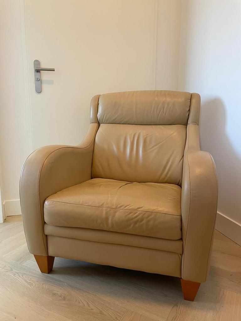 Gratis: 2 leren fauteils stoelen, Ophalen, Zo goed als nieuw, 75 tot 100 cm