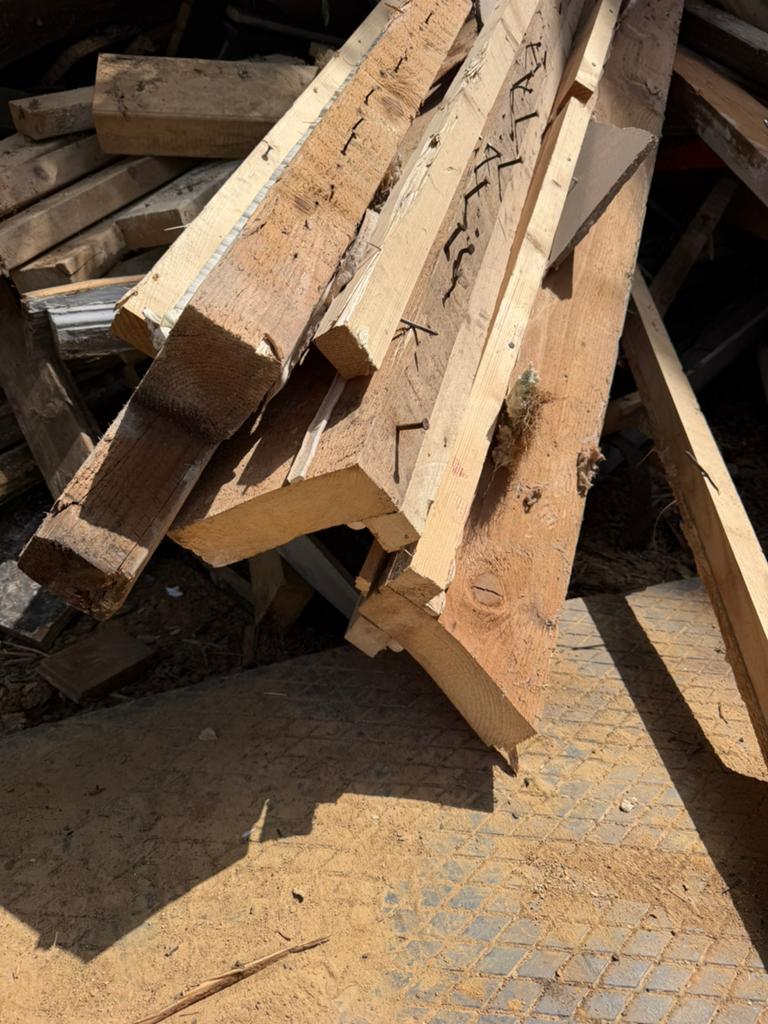 Eiken balken verschillende maten en veel plafond/vloerplaten, Doe-het-zelf en Verbouw, Hout en Planken, Ophalen, Eiken, Zo goed als nieuw