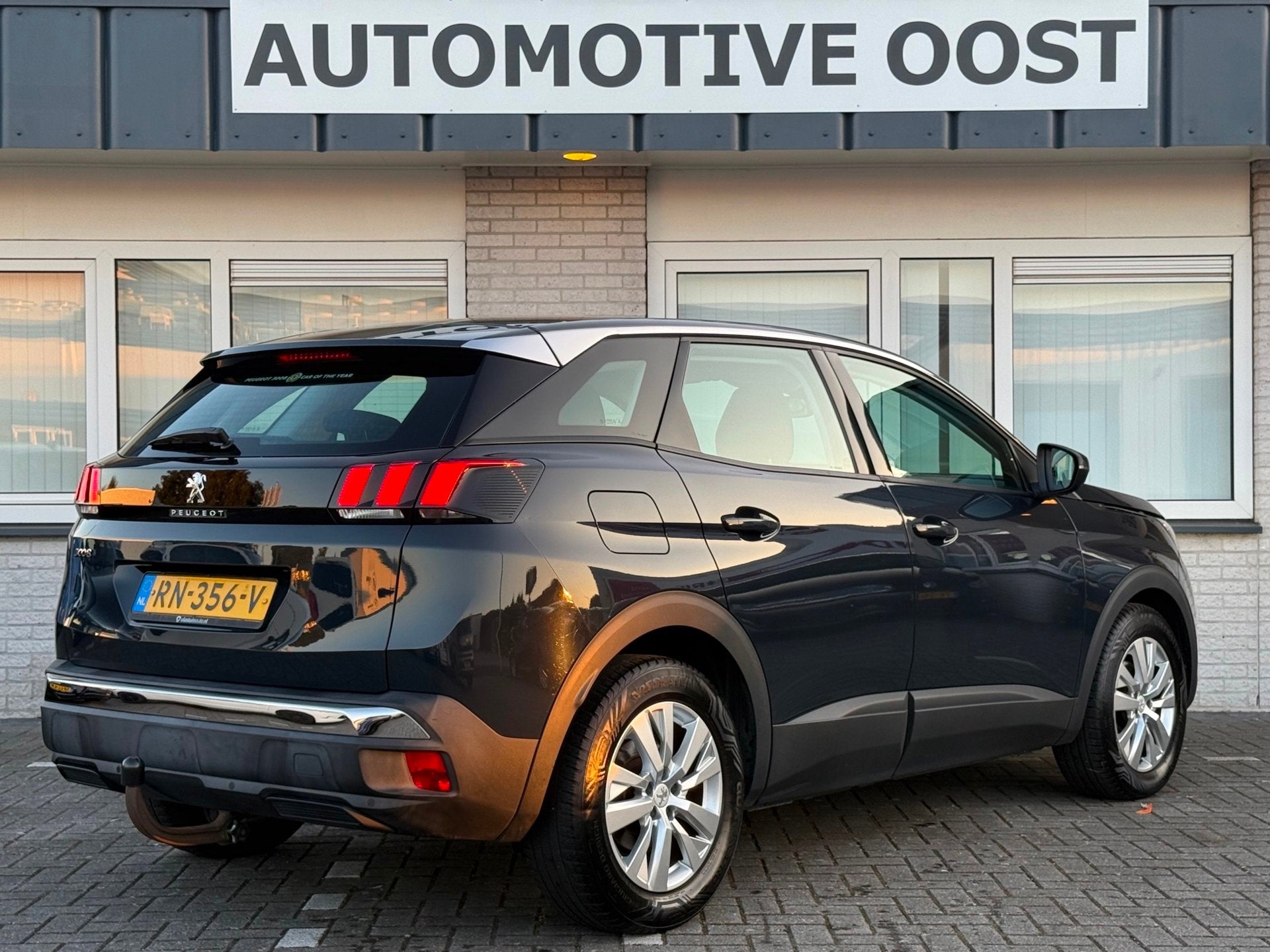 Peugeot 3008 1.2 131pk PureTech 2018|Navigatie| Trekhaak!, Auto's, Peugeot, Stof, Gebruikt, 1199 cc, Origineel Nederlands