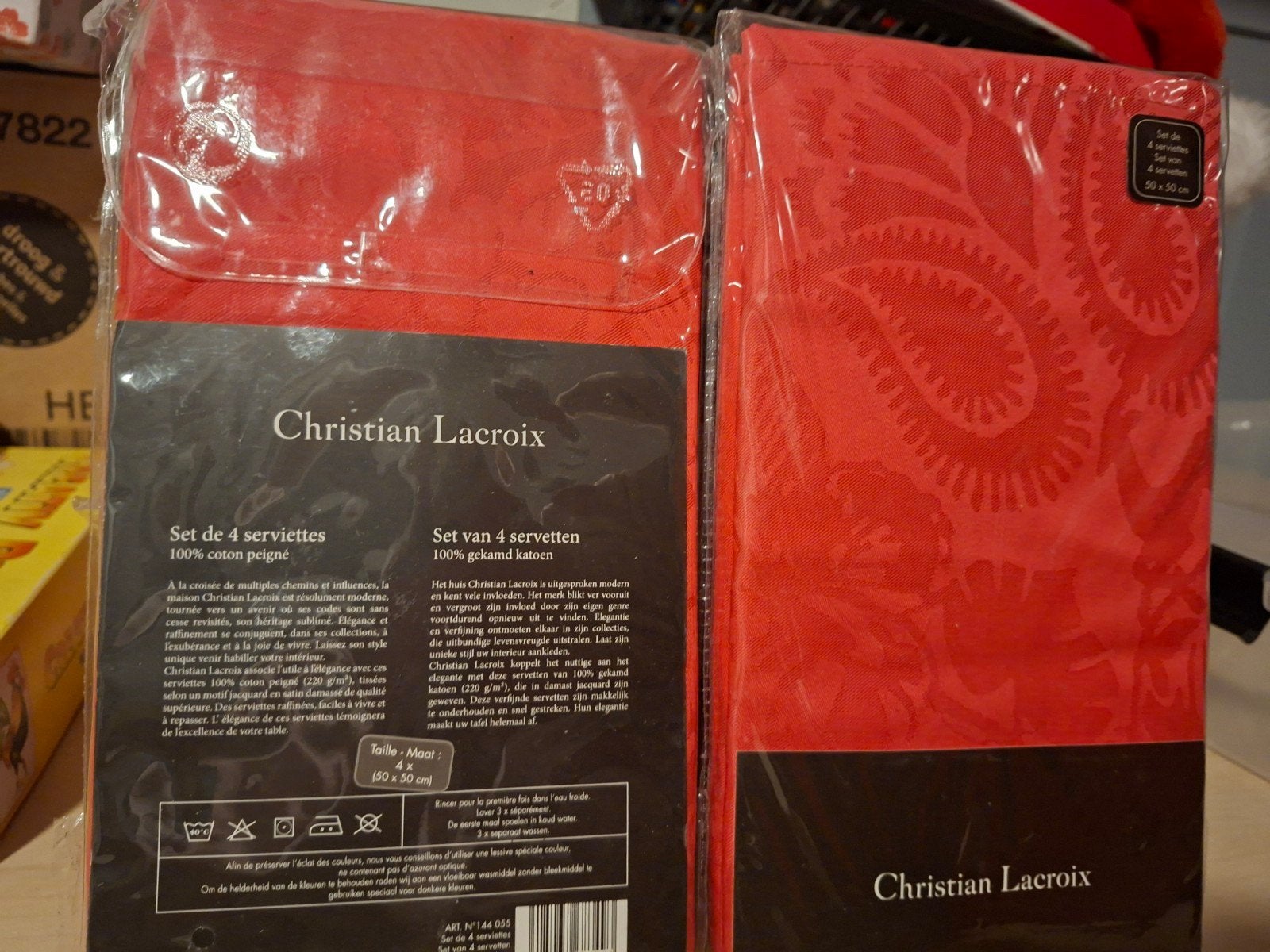 15x4 Christian Lacroix servetten fuschia rood, Nieuw, Ophalen of Verzenden, Rood, Overige materialen