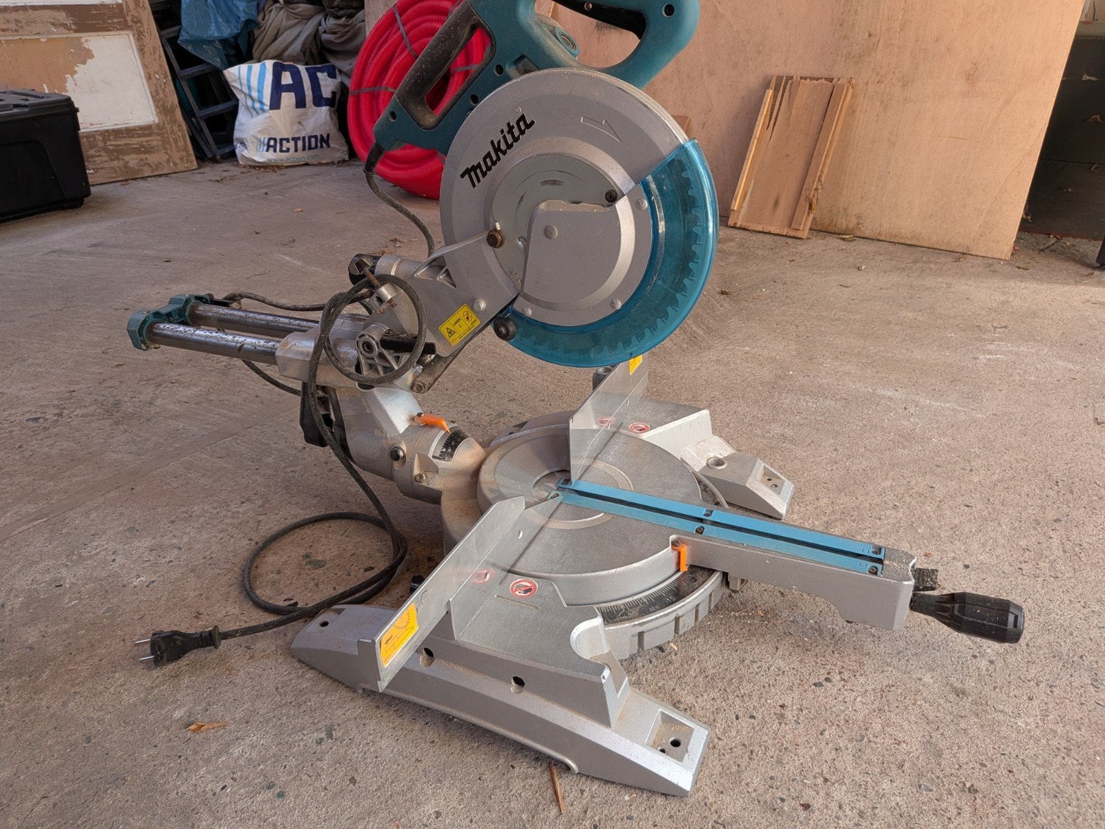 Makita LS1018L Afkortzaag - 1430W met afwijking, Doe-het-zelf en Verbouw, Ophalen, 1200 watt of meer, Afkortzaag, 70 mm of meer