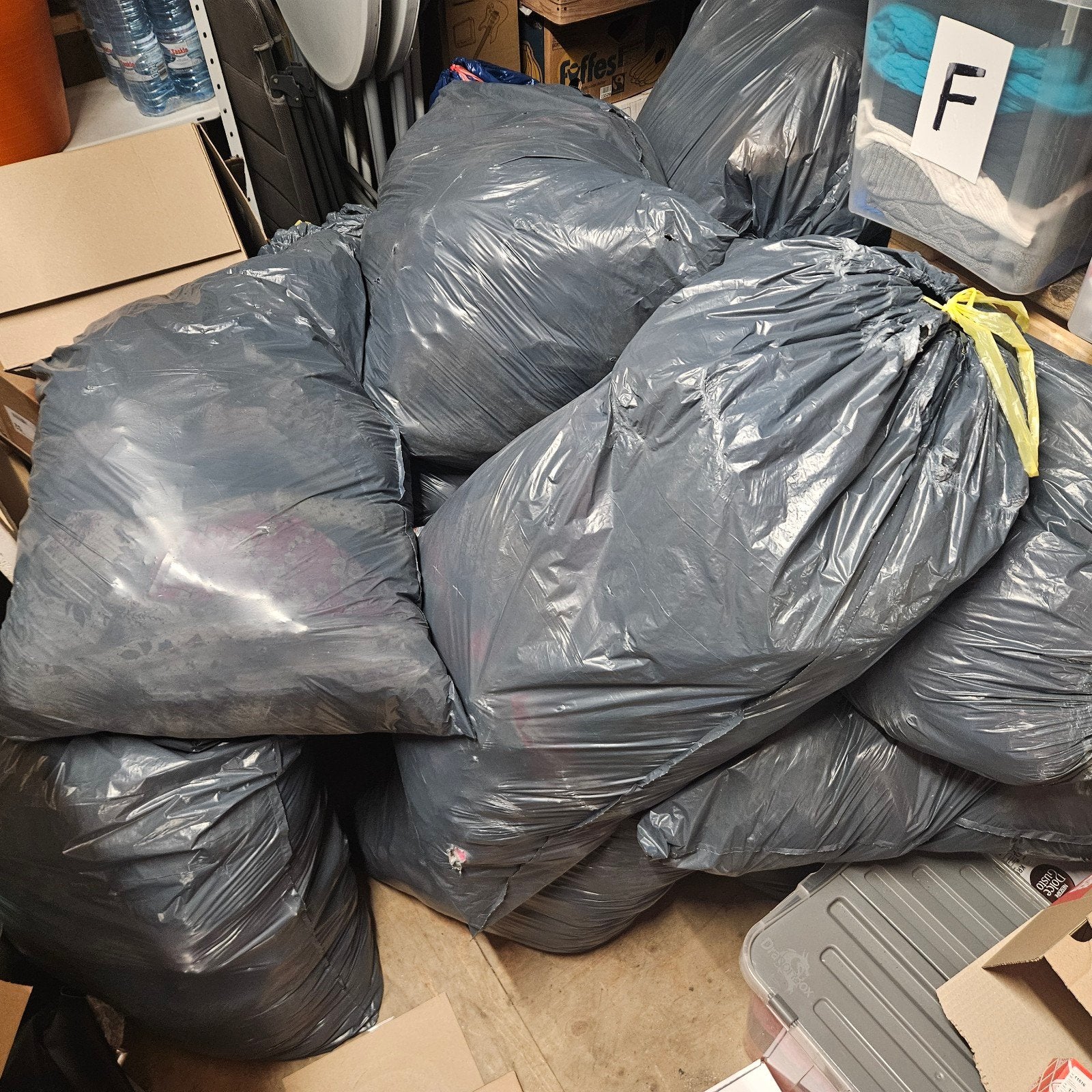 Grote partij kleding: nieuw & gebruikt, 1200+ stuks, Ophalen, Zo goed als nieuw