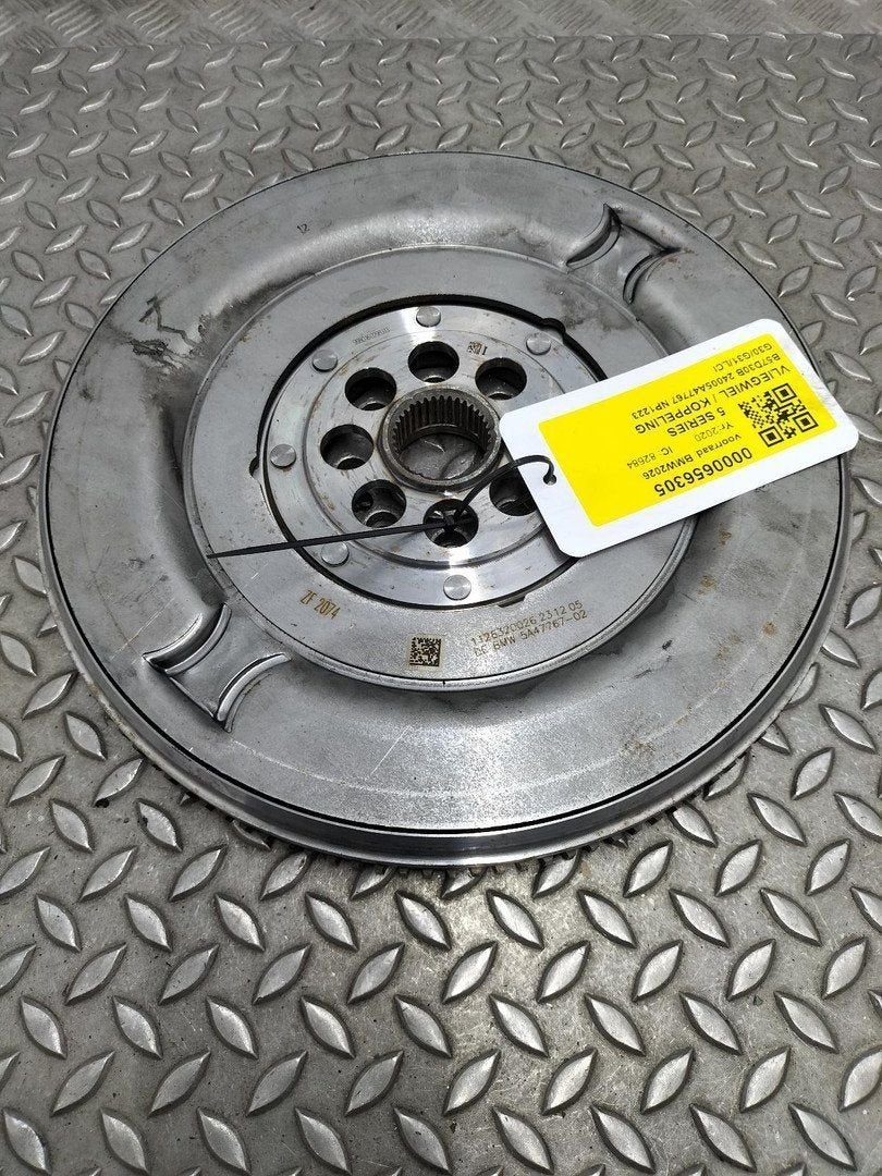 BMW 5 SERIES VLIEGWIEL / KOPPELING 24005A47767 2020, Auto-onderdelen, Motor en Toebehoren, Ophalen of Verzenden, Gebruikt, Stiba lid