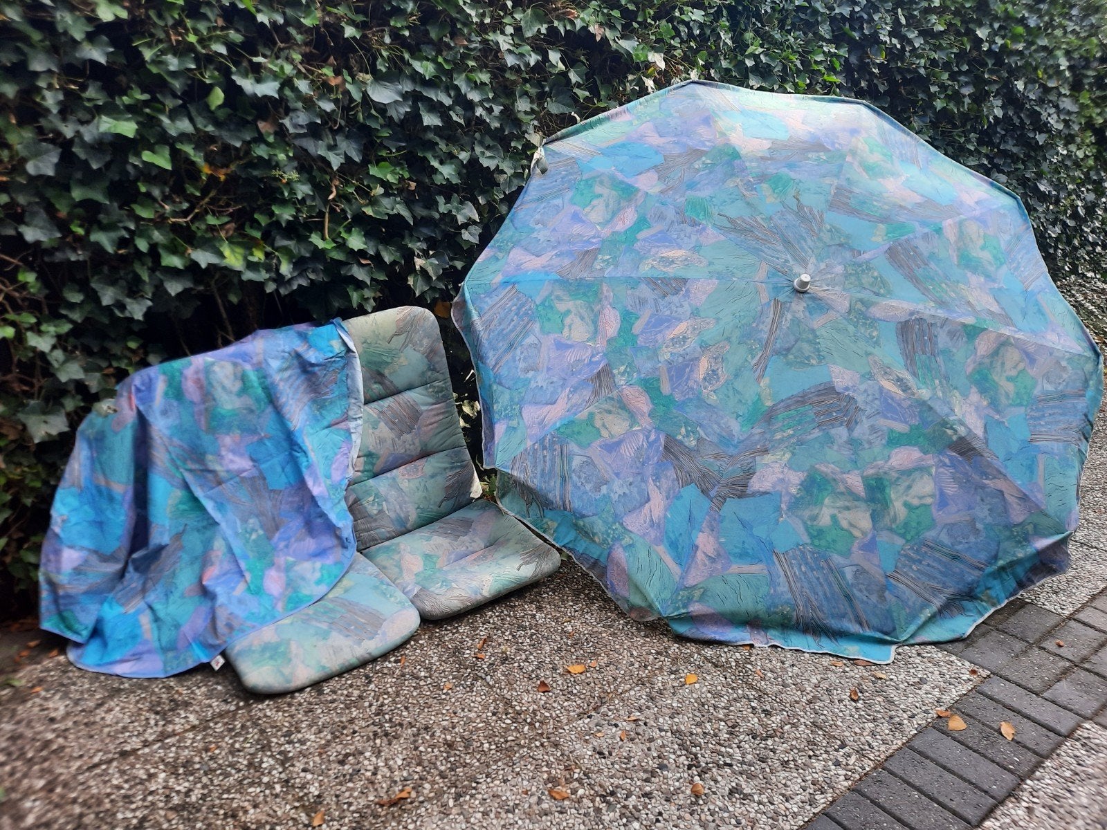 gratis ophalen 2 tuinkussens, parasol en tafelkleed, Tuin en Terras, Ophalen, Gebruikt, Minder dan 80 cm, Overige typen
