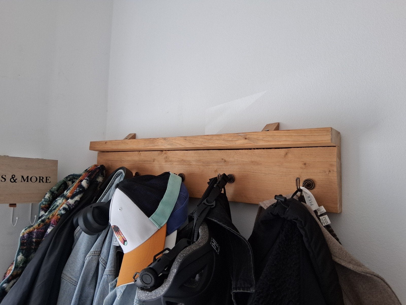 Houten wandkapstok 80x16cm met 5 haken en legplankje, Wandkapstok, Gebruikt, Ophalen of Verzenden, Minder dan 100 cm