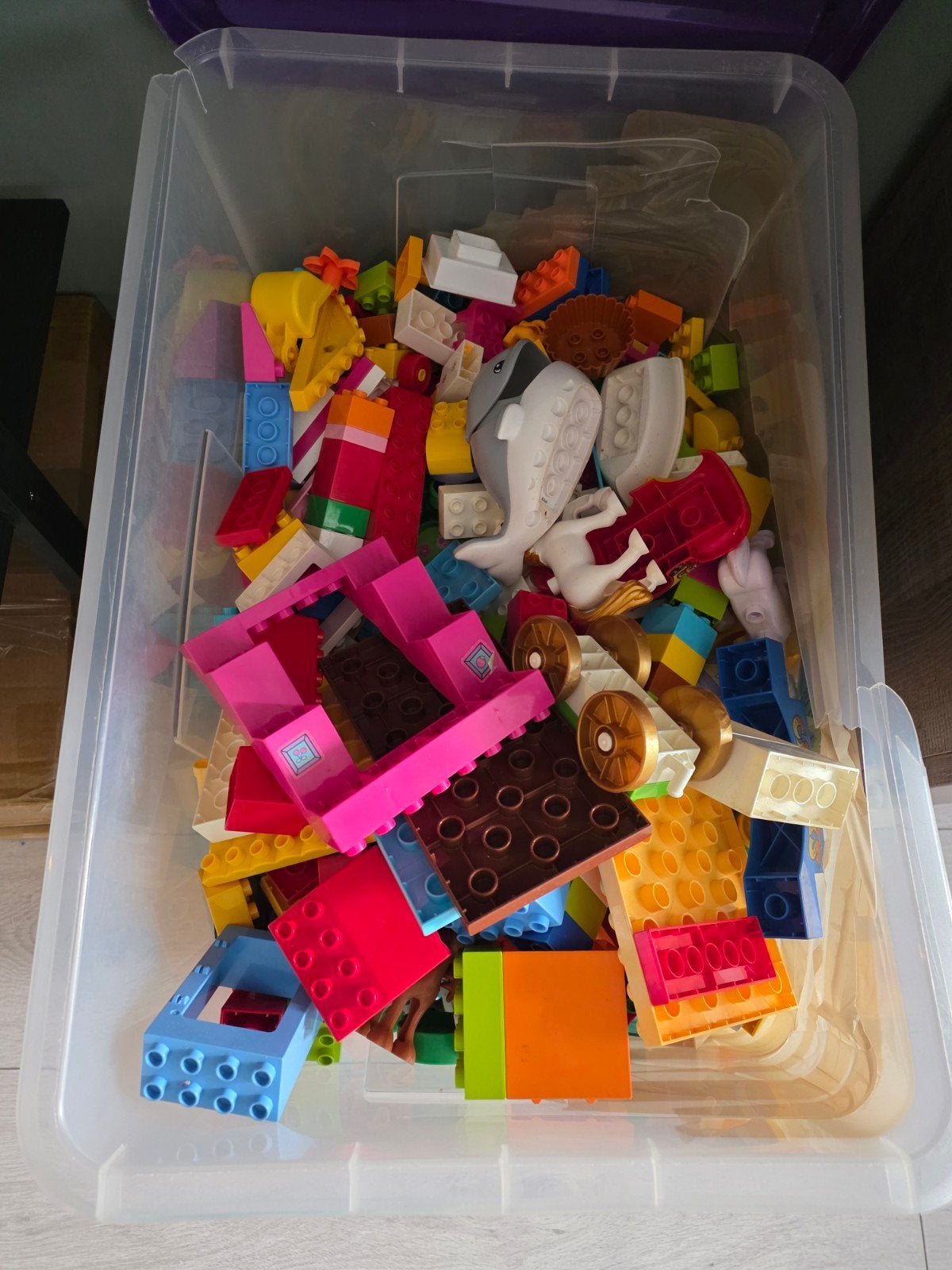 Grote bak Duplo met diverse sets en instructieboekjes, Ophalen of Verzenden, Gebruikt, Duplo