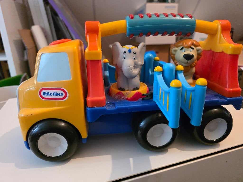 Litlle Tikes circus auto - ophalen in Meppel of Deventer, Ophalen, Minder dan 10 stukjes, Zo goed als nieuw, 6 maanden tot 2 jaar