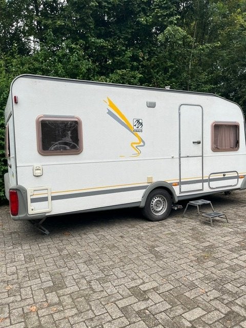 knaus 450 caravan, Vast bed, Rondzit, Particulier, Schokbreker