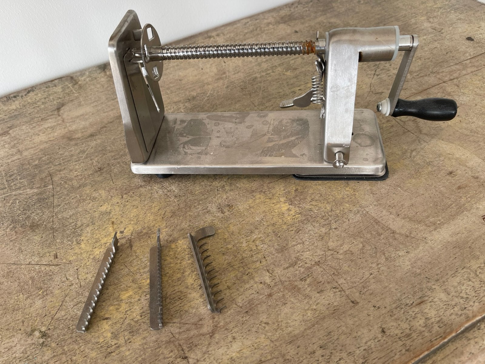 Vintage groente en fruit slierten maker, Huis en Inrichting, Snijmachine, Ophalen, Gebruikt, Metaal