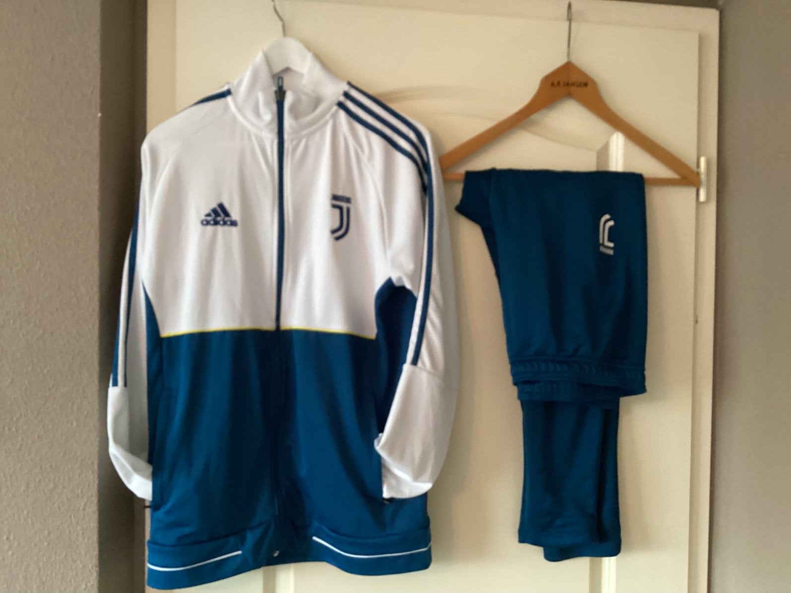 Prachtig trainingspak Adidas maat L te koop., Ophalen of Verzenden, Zo goed als nieuw, Zwart, Overige typen