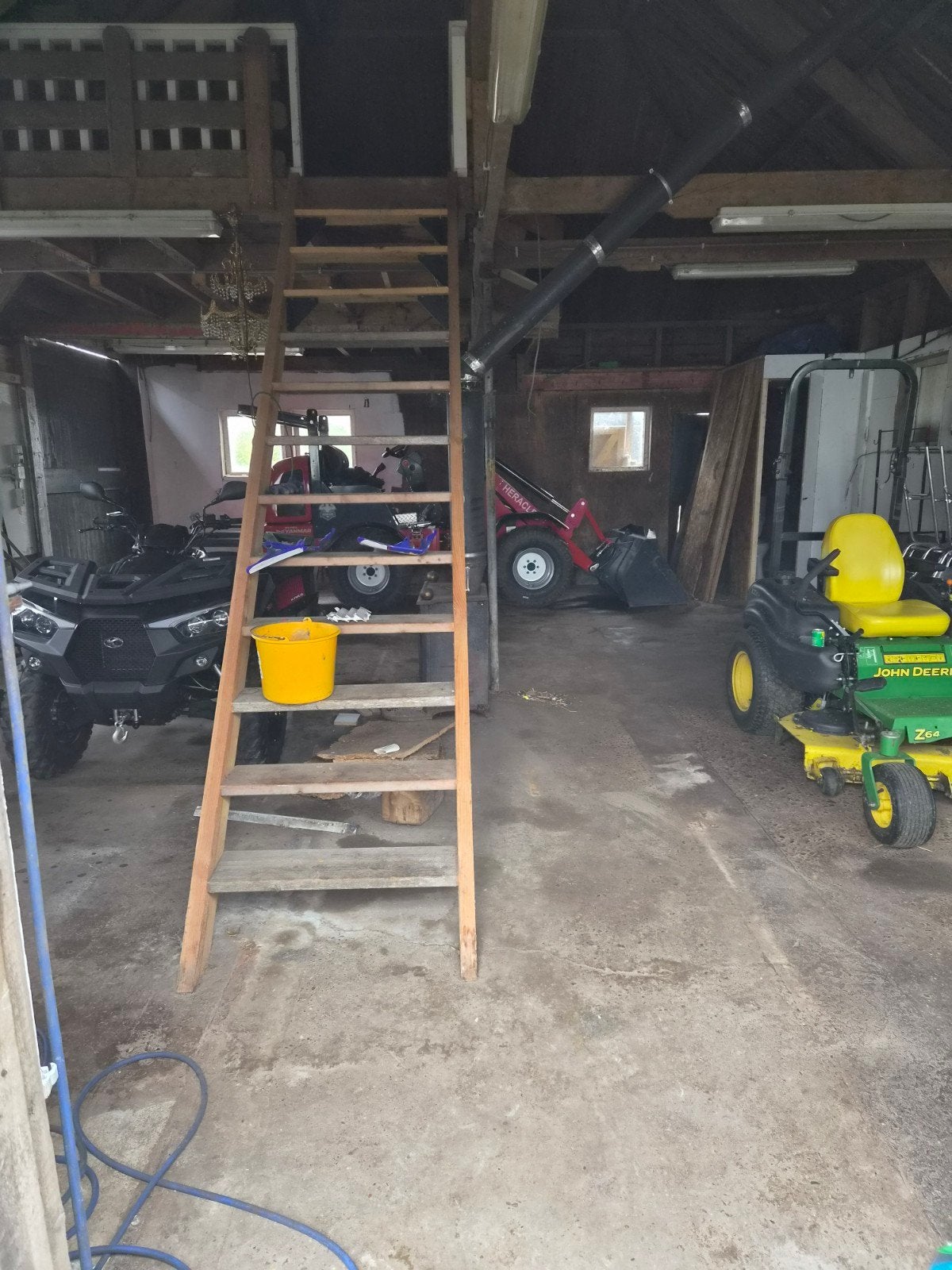 Schuur/ opslagruimte te huur 80m2- ter aar