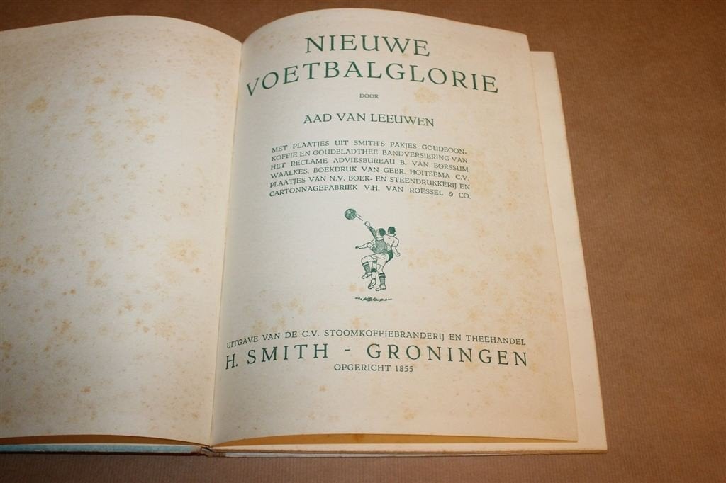 Nieuwe Voetbalglorie — Compleet Smith Plaatjesalbum 1947, Ophalen of Verzenden, Gelezen