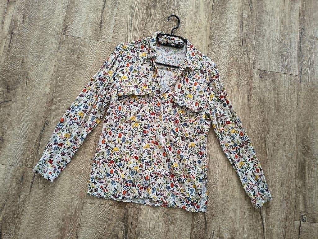Prachtige witte blouse met gekleurde bloemetjes van Zara, M., Maat 38/40 (M), Ophalen of Verzenden, Onb, Wit
