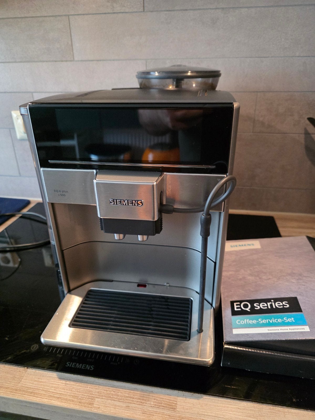 Siemens EQ.6 plus s500 koffiemachine met hele lichte lekkage, Ophalen, Gebruikt, Koffiemachine, Koffiebonen