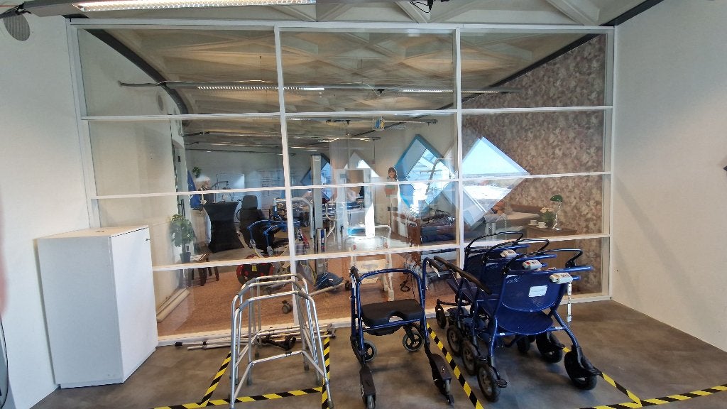 Systeemwand glas (537x306 cm), Ophalen, Zo goed als nieuw