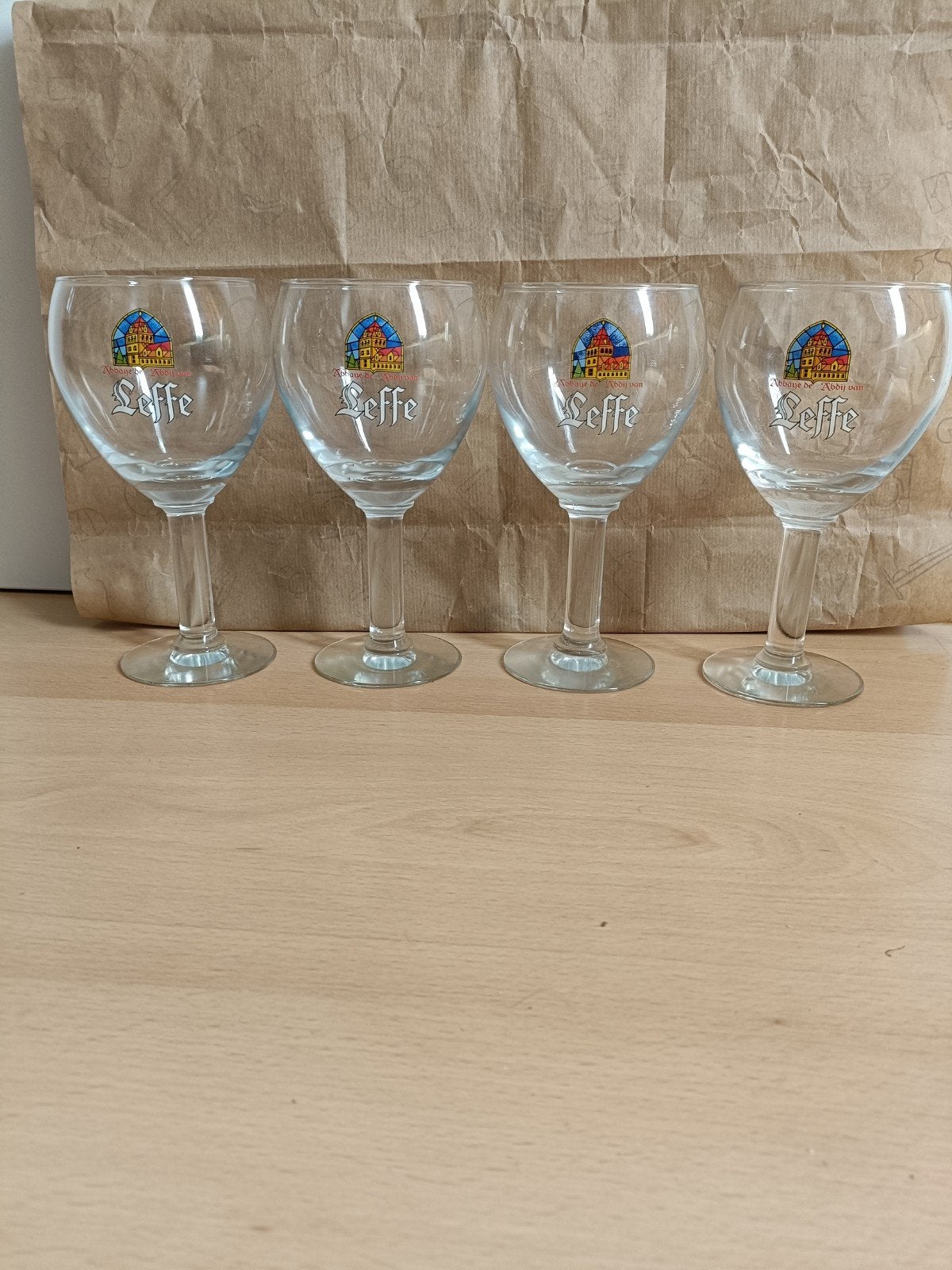 4 Leffe glazen 33cl, Ophalen of Verzenden, Zo goed als nieuw, Glas of Glazen, Overige merken