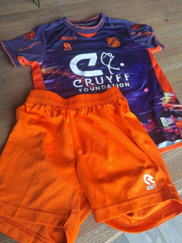 FC Volendam Robey Thuisshirt en Broekje Maat 152, Ophalen of Verzenden, Zo goed als nieuw, Robey, Jongen of Meisje