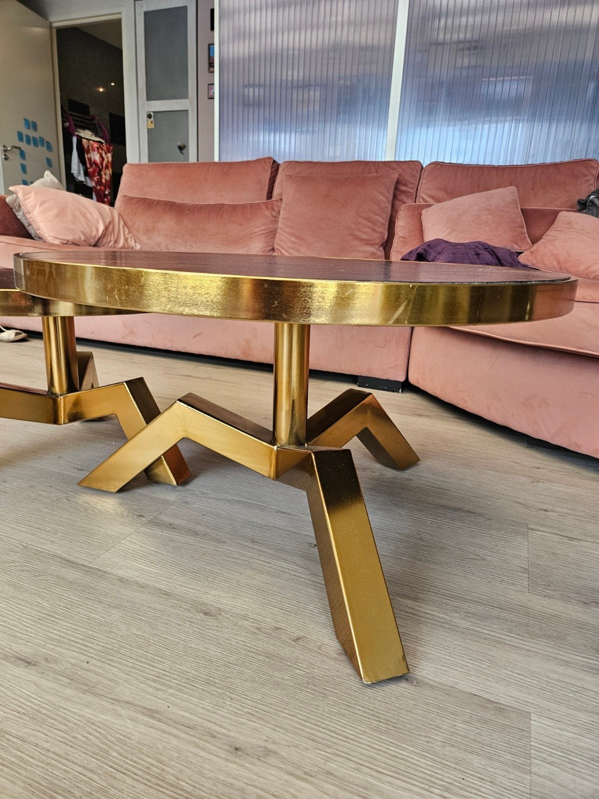 Set van 2 ronde salontafels met gouden onderstel, Huis en Inrichting, Tafels | Salontafels, Overige houtsoorten, Minder dan 50 cm
