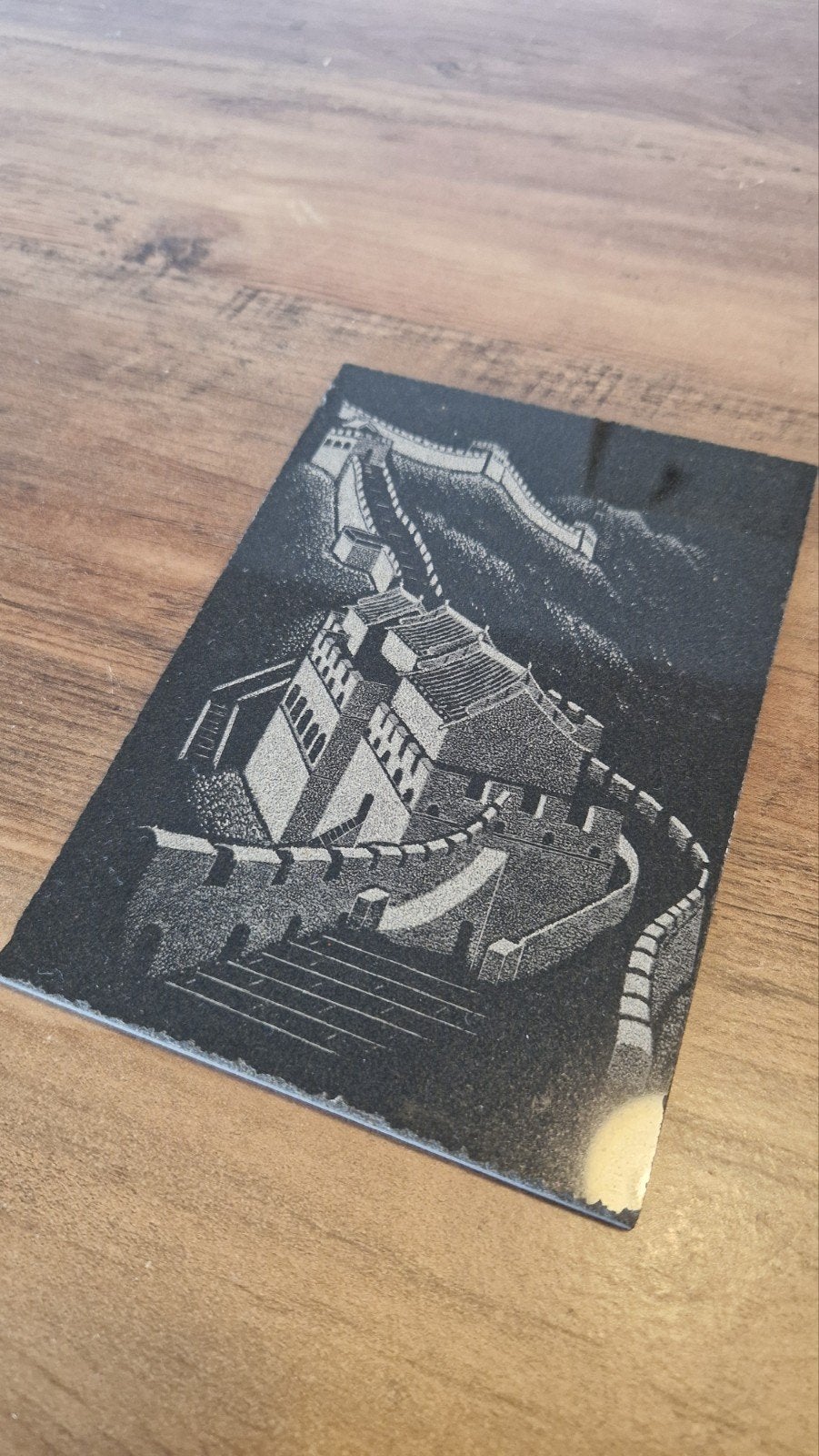 Decoratieve tegel met Chinese Muur gravure, Ophalen of Verzenden, Zo goed als nieuw