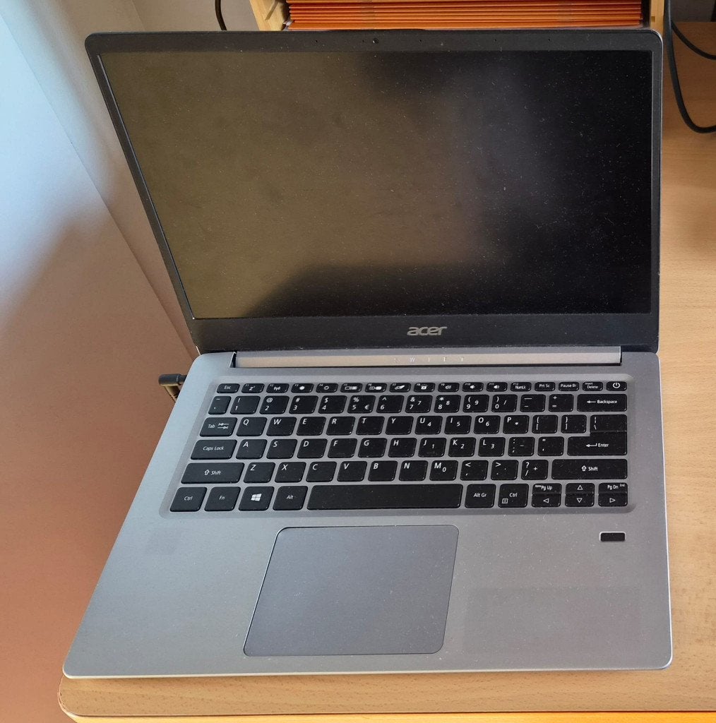 Acer Swift 1 voor reparatie of onderdelen, 256 GB, 2 tot 3 Ghz, 14 inch, Ophalen of Verzenden