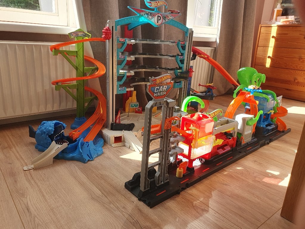2 hot wheel garages, Kinderen en Baby's, Ophalen, Gebruikt