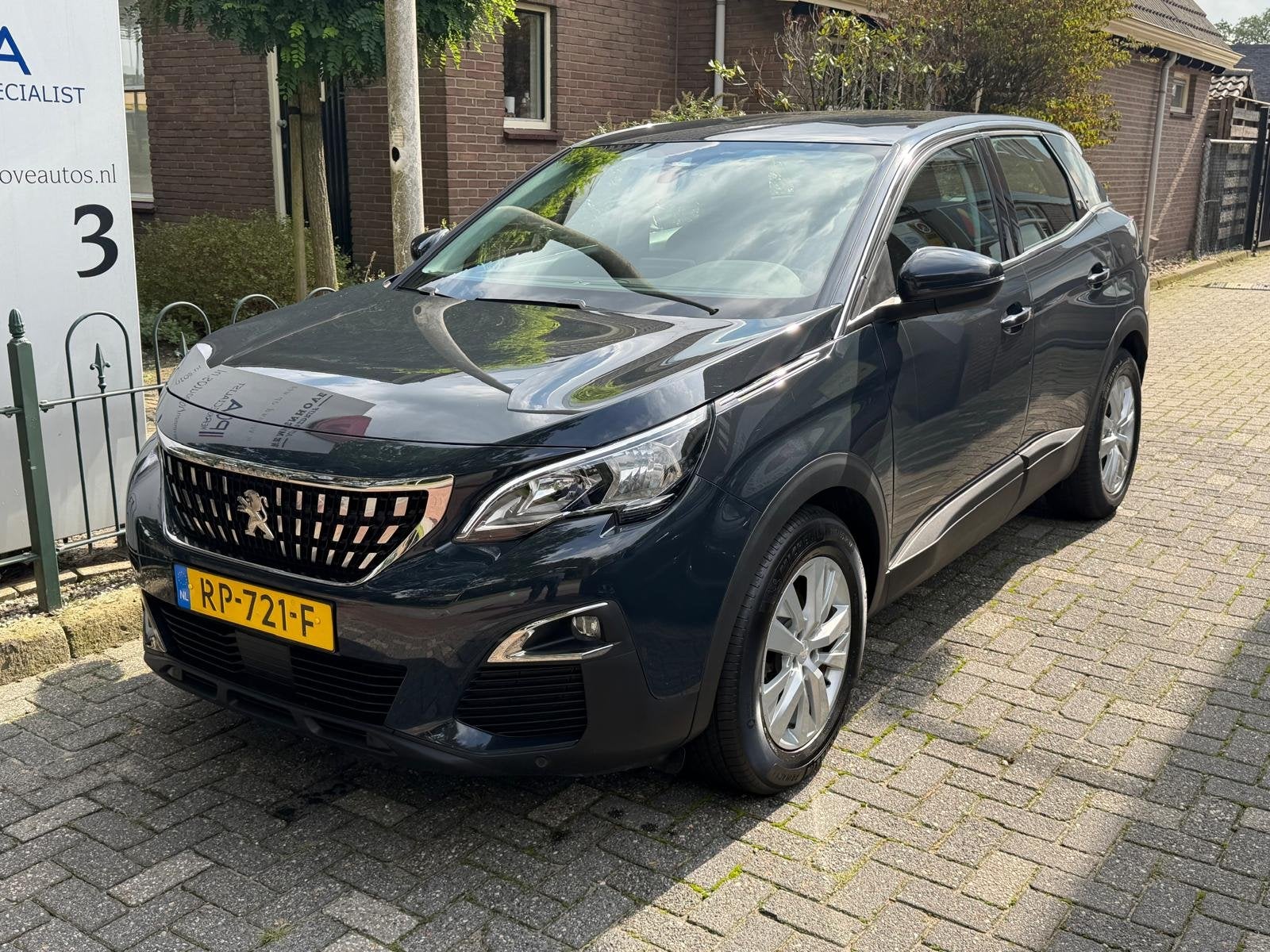 Peugeot 3008 1.2 PureTech Blue Lease Executive (bj 2018), Auto's, Stof, Gebruikt, Euro 6, 1199 cc