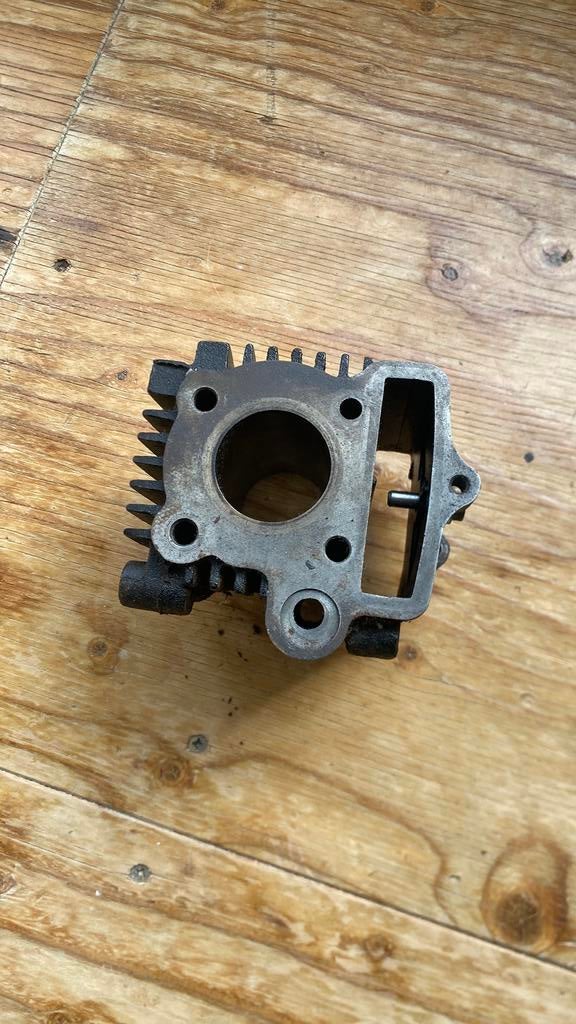 Cilinder honda ss50, Ophalen of Verzenden, Zo goed als nieuw