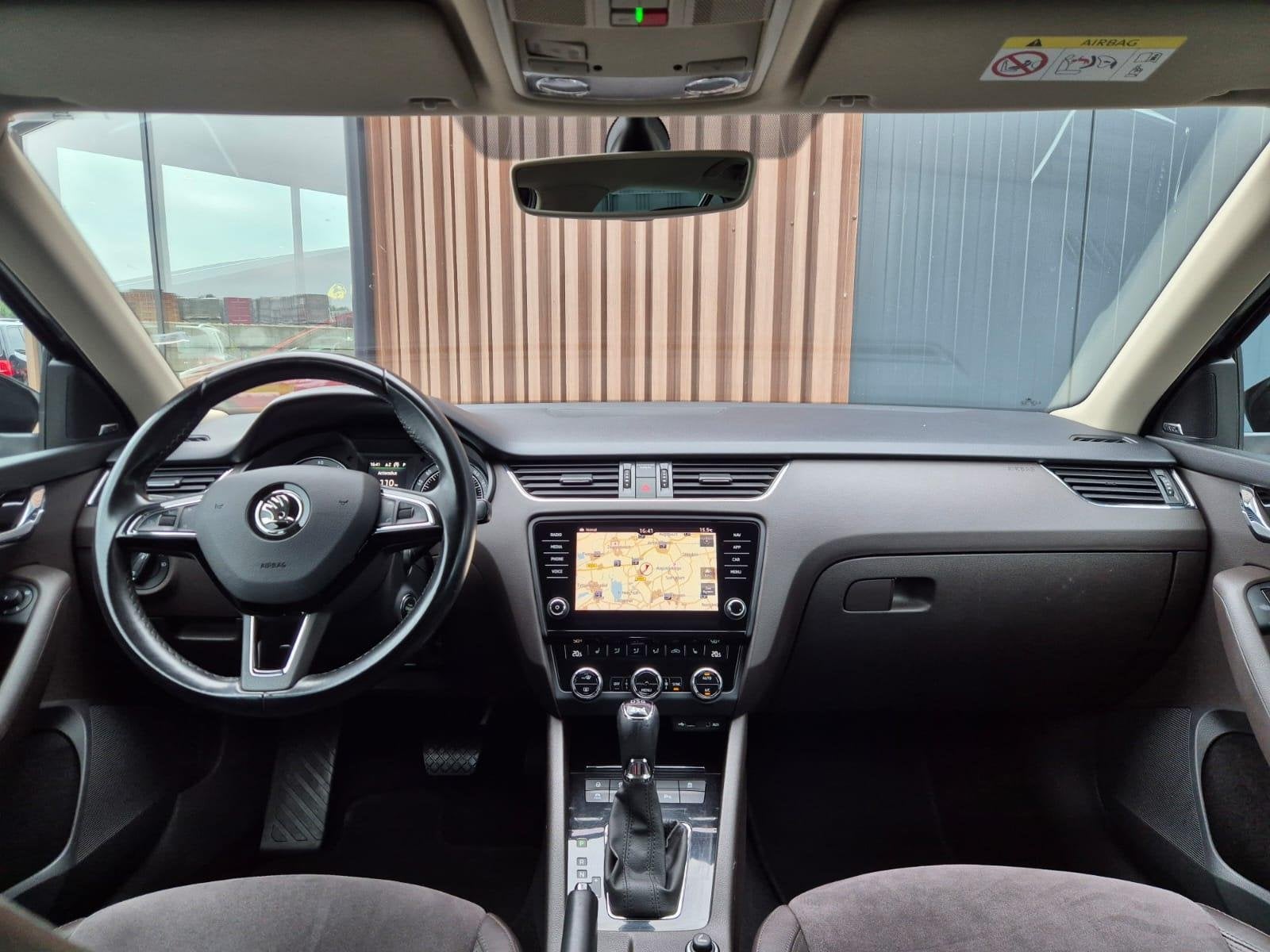 Skoda Octavia Combi 1.8 TSI Greentech 4x4 Laurin en Klement, Automaat, Dealer onderhouden, Gebruikt, Euro 6