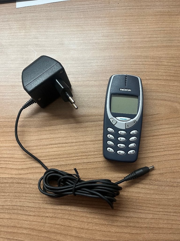 NNokia 3310 vintage mobiele telefoon met lader, goed werkend, Gebruikt, Blauw, Geen camera, Ophalen of Verzenden