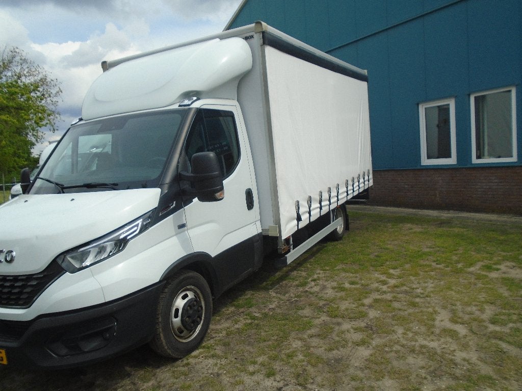 Iveco Daily 40C/35 met Laadbak, l.zijkant een schuifzijl, Auto's, Dealer onderhouden, Euro 6, 4 cilinders, Iveco