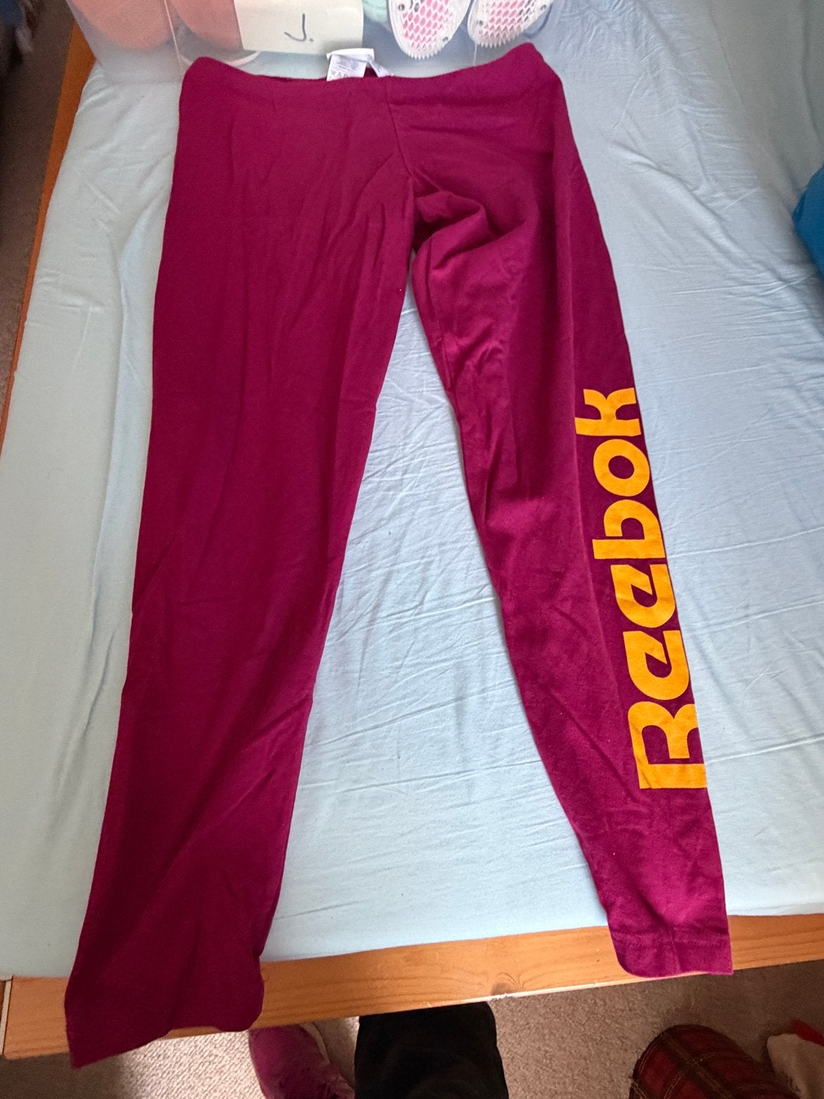 Reebok Classic Legging - Bordeauxrood met Geel Logo, Verzenden, Maat 42/44 (L), Fitness of Aerobics, Gedragen