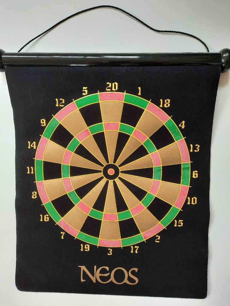 NEOS magnetisch dartbord met 6 darts - nieuw - in koker, Sport en Fitness, Darts, Ophalen of Verzenden, Nieuw, Dartbord