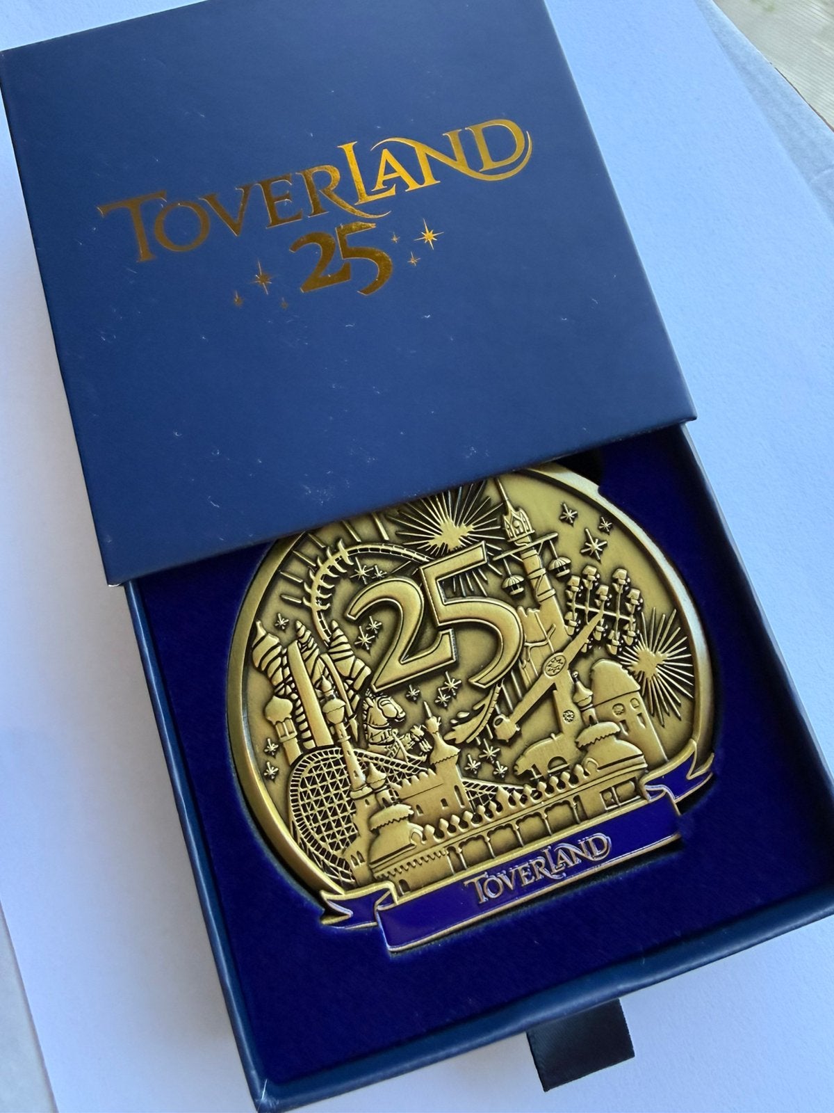 Toverland 25 Jaar Jubileum Pin, Ophalen of Verzenden, Nieuw, Overige onderwerpen, Speldje of Pin