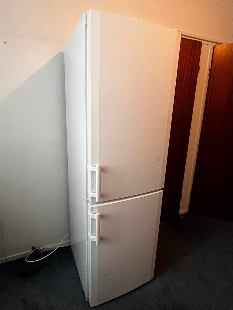 Liebherr Comfort NoFrost Koelvriescombinatie, Ophalen, Gebruikt, 200 liter of meer, Met aparte vriezer