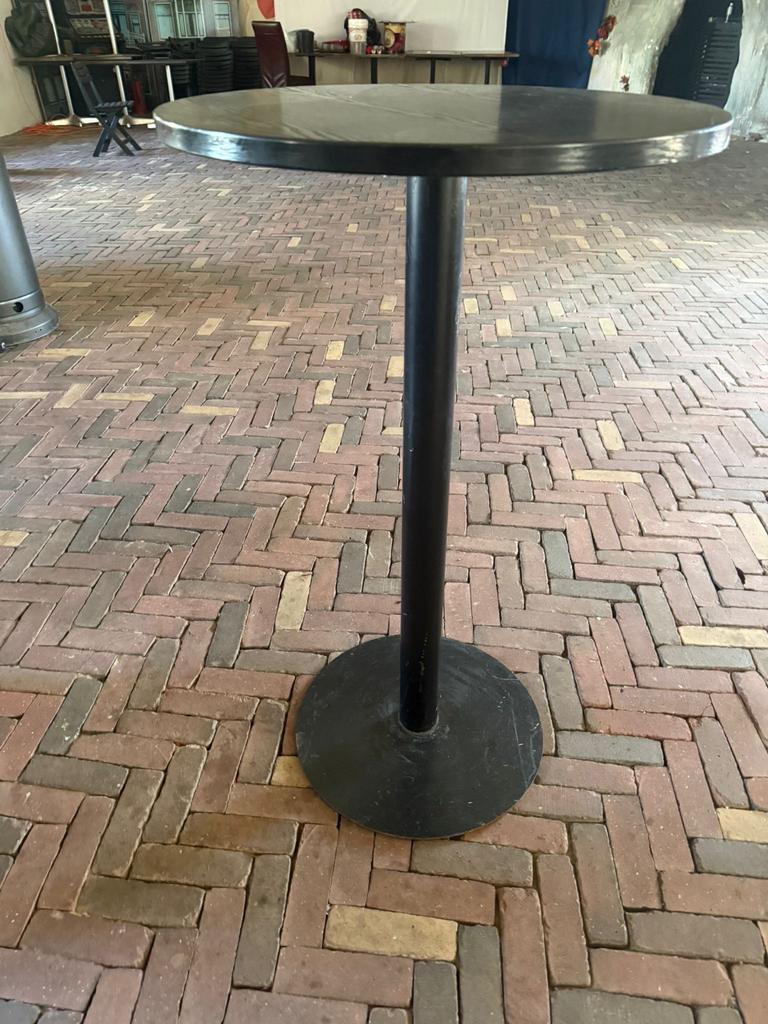 5 Ronde zwarte statafels, Ophalen, Zo goed als nieuw