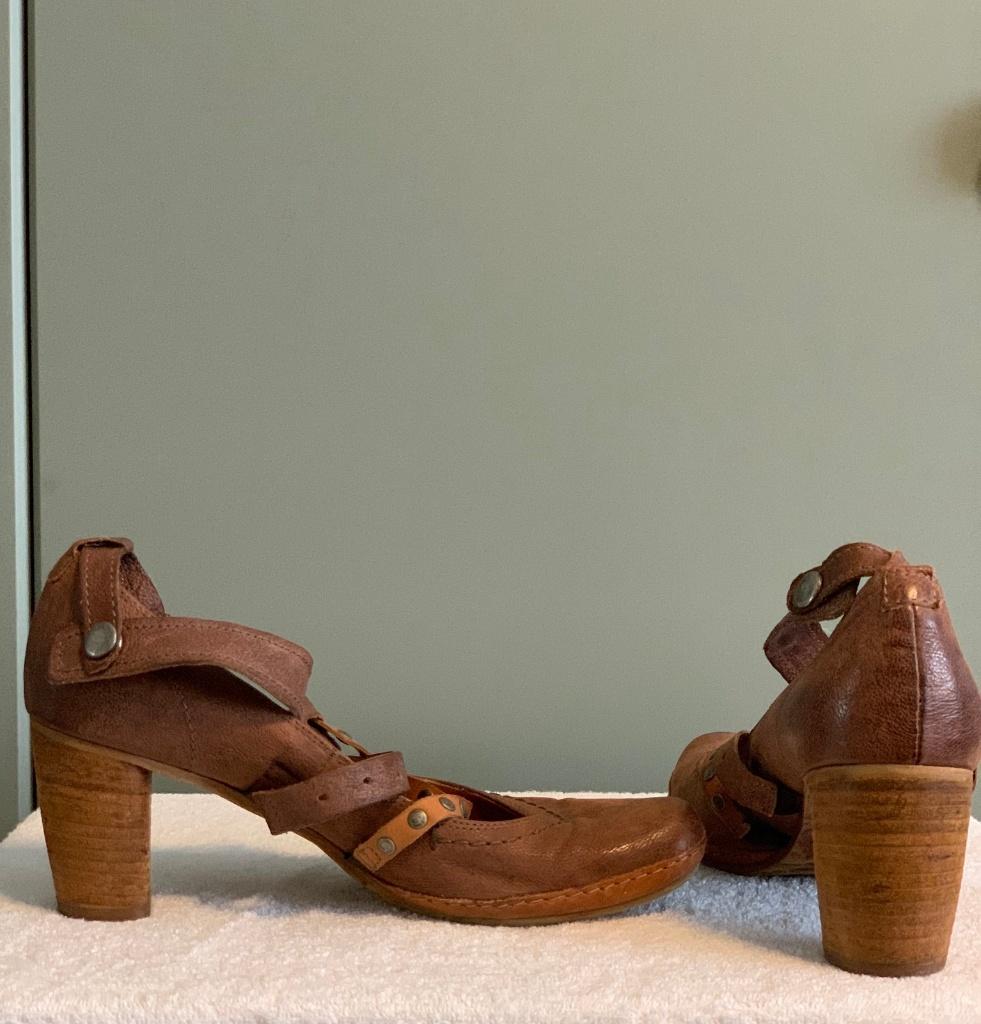Airstep schoenen in bruin leer met een houten blokhak (7 cm), Bruin, Airstep, Ophalen of Verzenden, Zo goed als nieuw