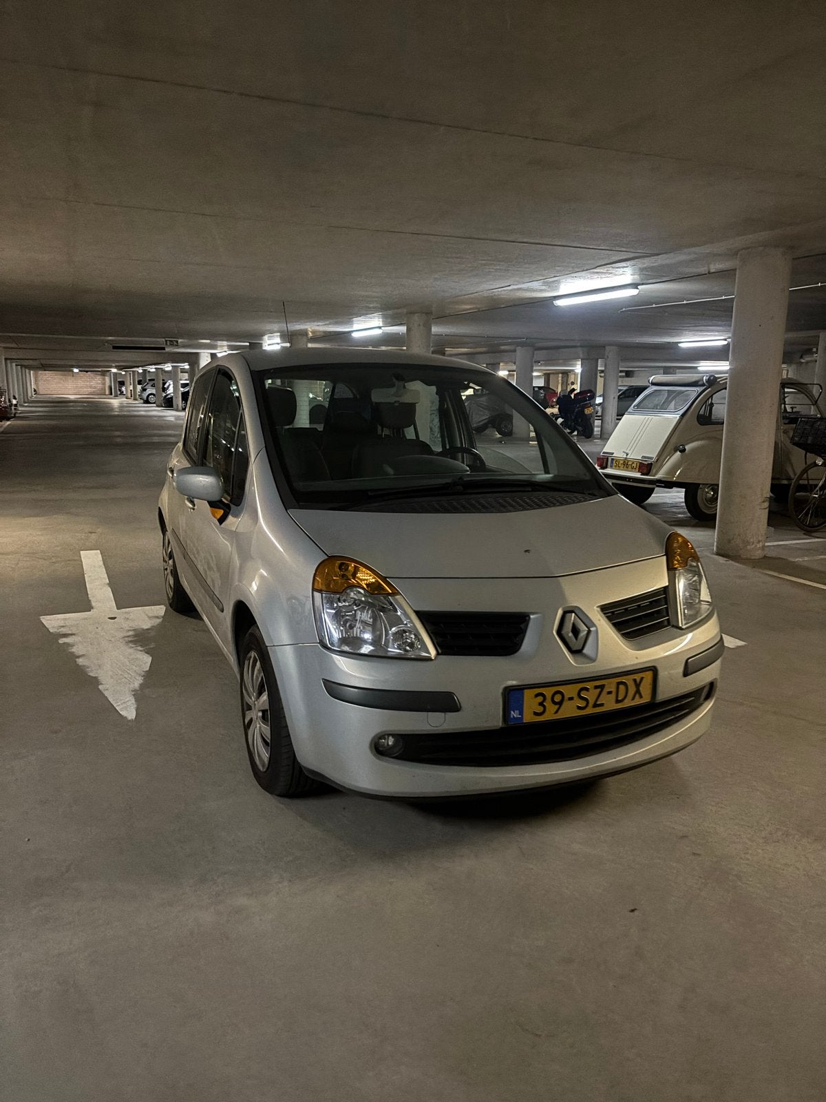 Renault Modus 1.6 16V E4 2005 Grijs, Auto's, Renault, Voorwielaandrijving, 15 km/l, 1145 kg, 4 cilinders