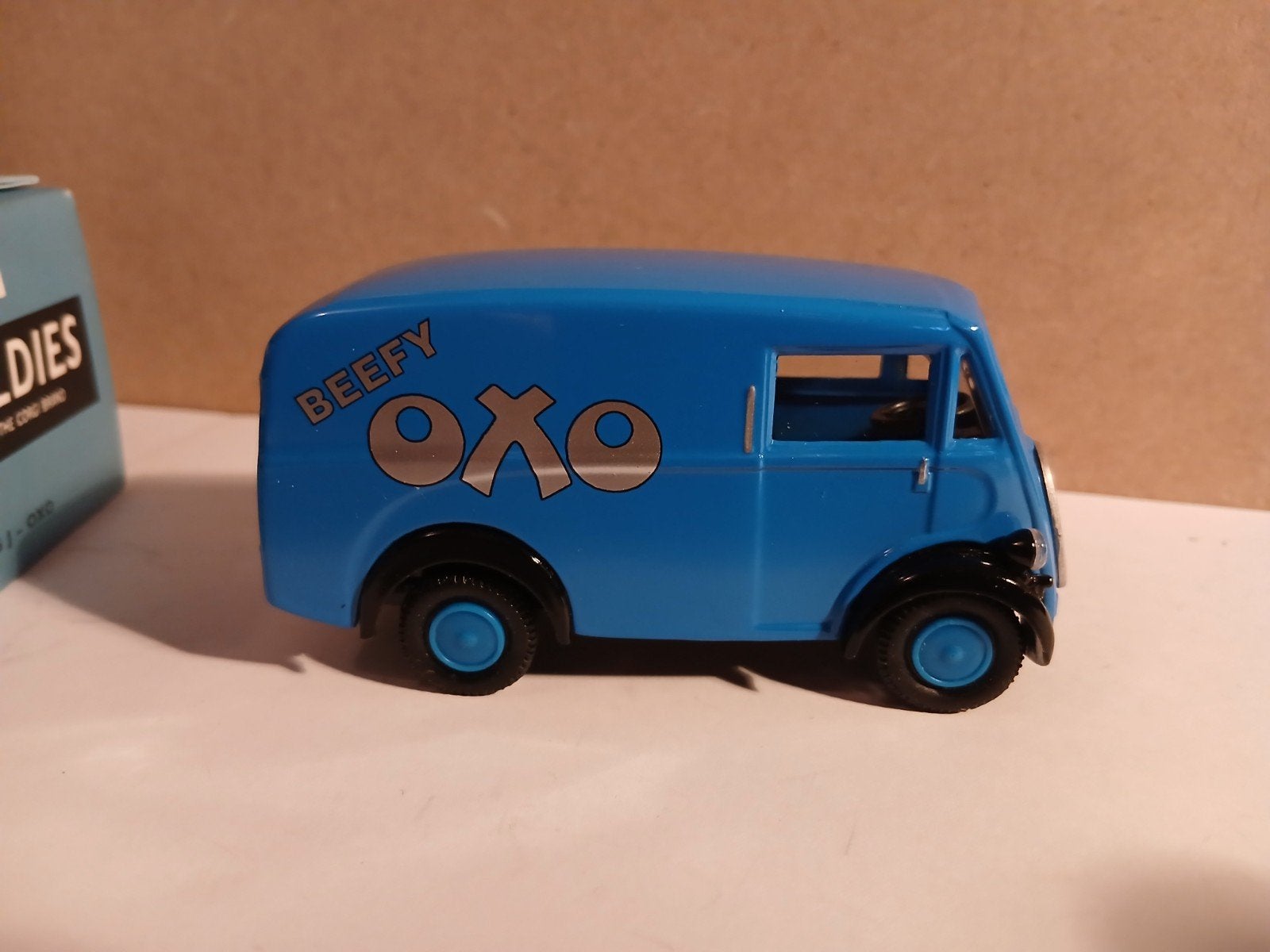 Corgi Toys Golden Oldies Morris J, Ophalen of Verzenden, Zo goed als nieuw, Auto, Corgi