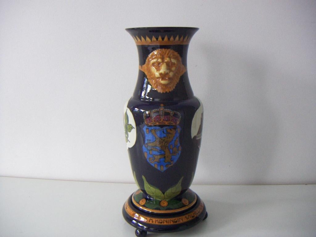 Schoonhoven plateel keramiek vaas. Jubileum koningin jr.1923, Ophalen of Verzenden