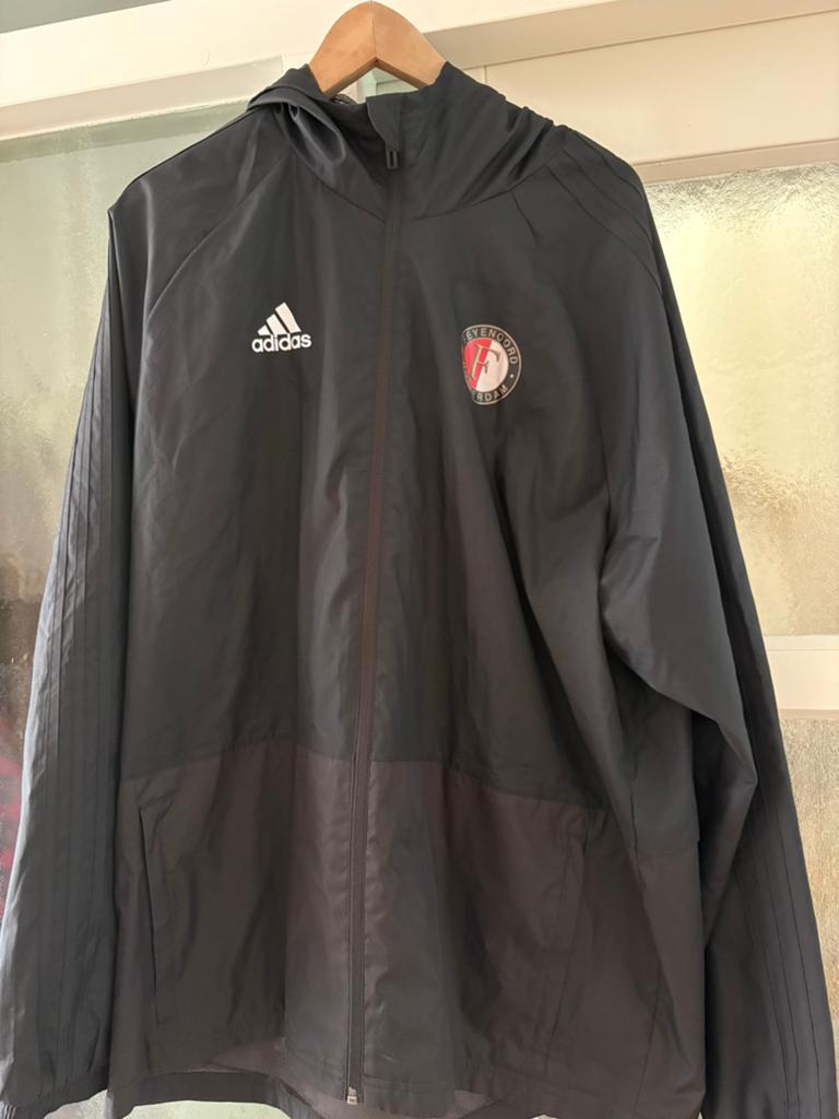 Feyenoord regenjas met capuchon maar xl adidas, Maat XL, Ophalen of Verzenden, Zo goed als nieuw, Shirt