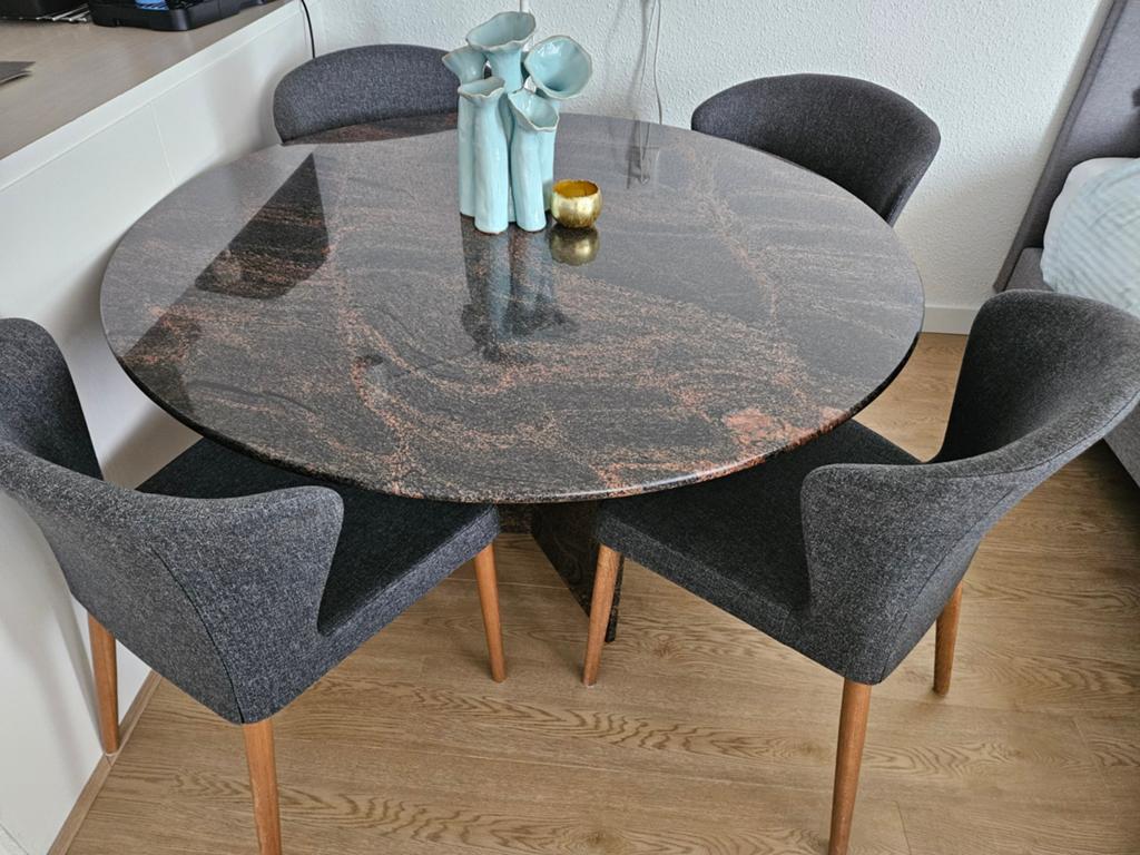 Eettafel granieten 130 cm., Huis en Inrichting, Tafels | Eettafels, Ophalen of Verzenden, Rond, 100 tot 150 cm, 100 tot 150 cm